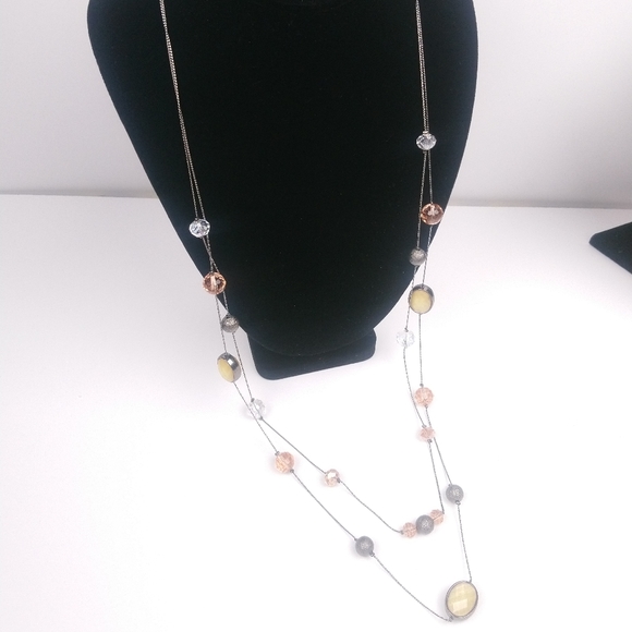 NY Crystal and Metal Beads Necklace. - Picture 2 of 4